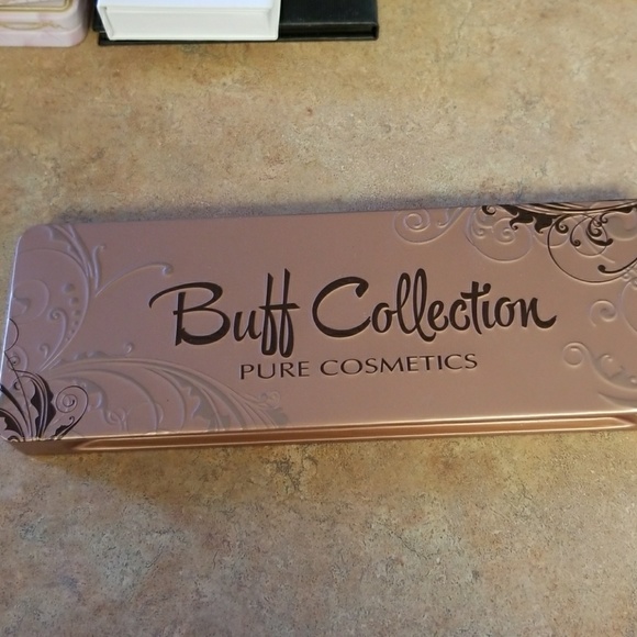 Pure Cosmetics - Buff Collection eyeshadow palette - Picture 1 of 3